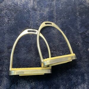 Coronet 4.75” English Stirrup Irons